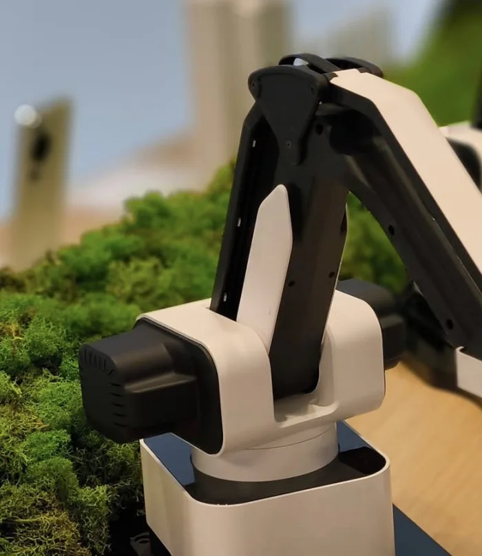 A robotic plotter arm of the kind used at the Extreme Mobile Entertainment sketch portrait station